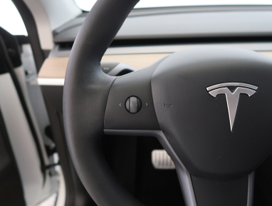 Tesla Model Y - 2023