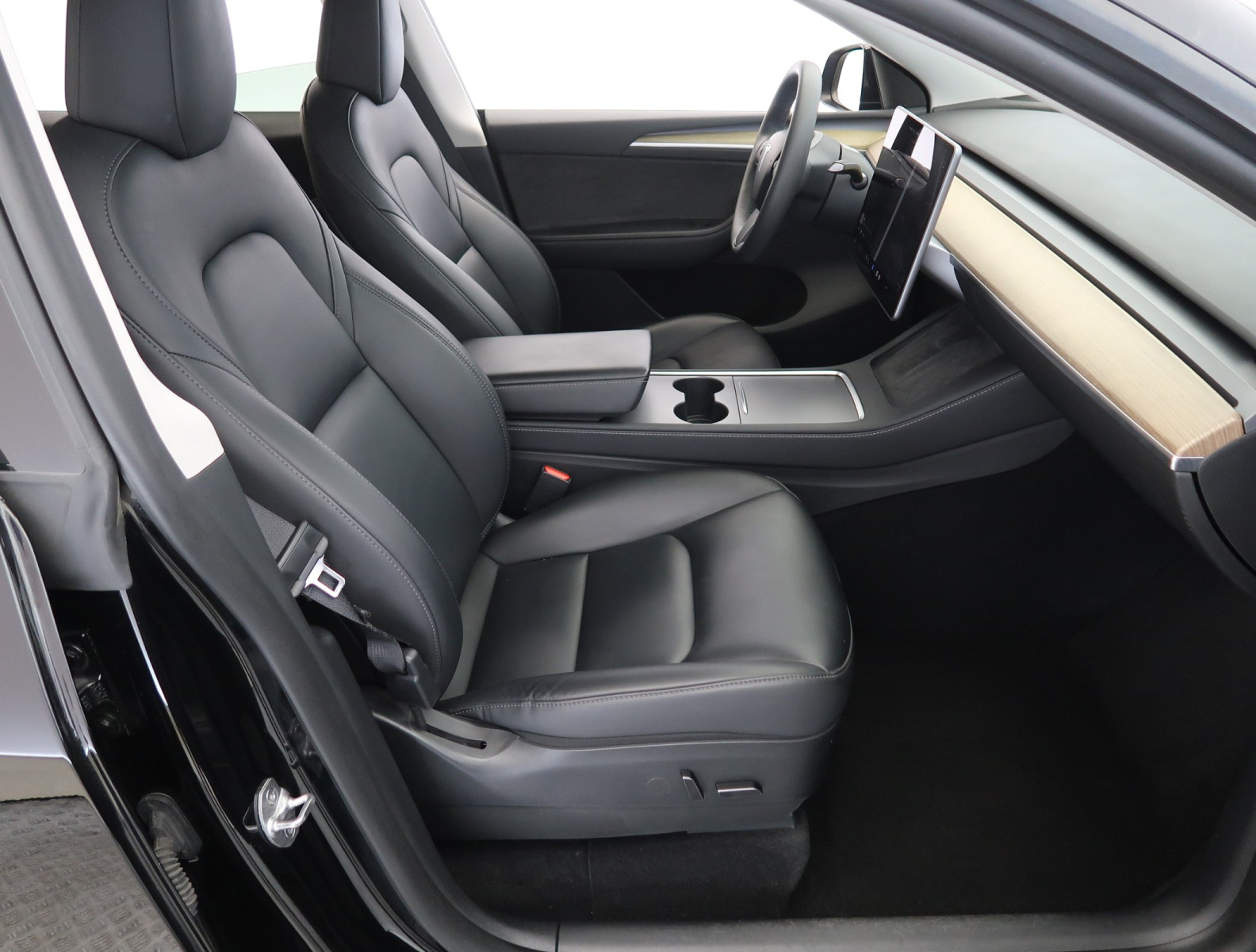 Tesla Model Y Standard Range – fotografie 12