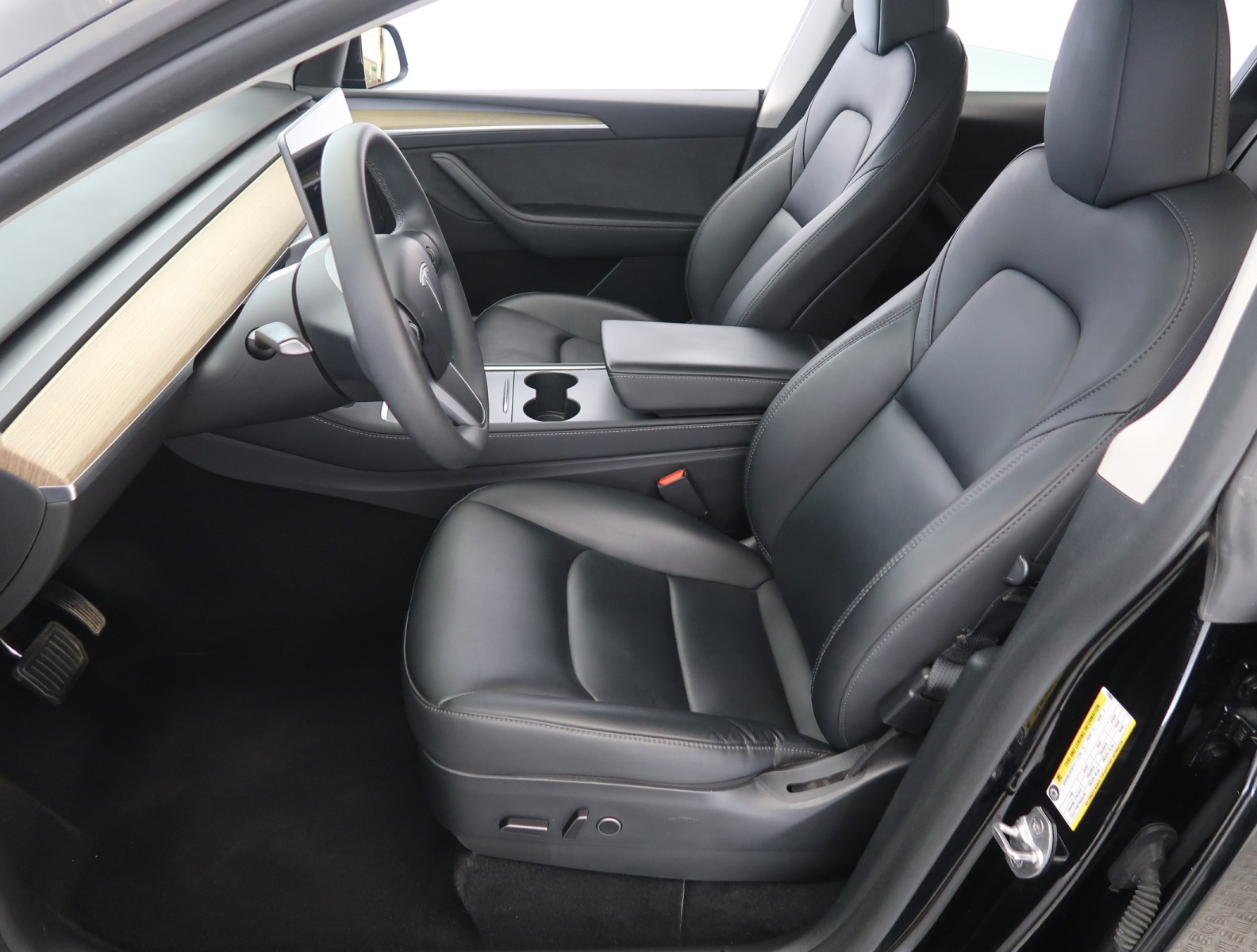 Tesla Model Y Standard Range – fotografie 16