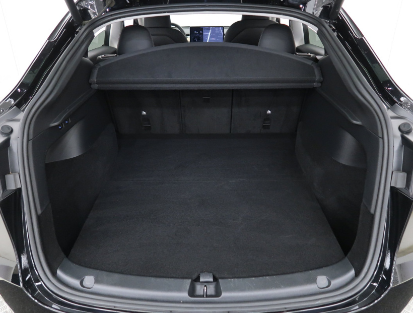 Tesla Model Y, 2022