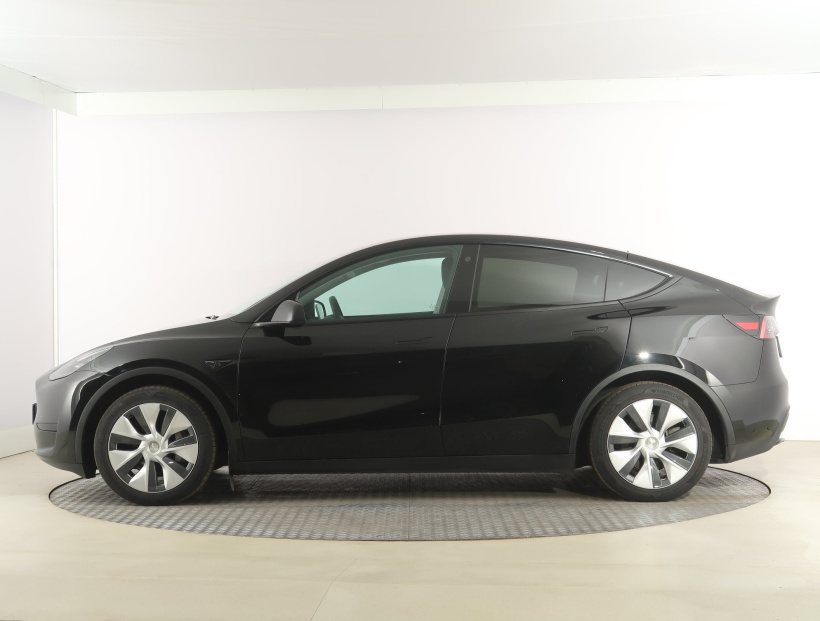 Tesla Model Y, 2022