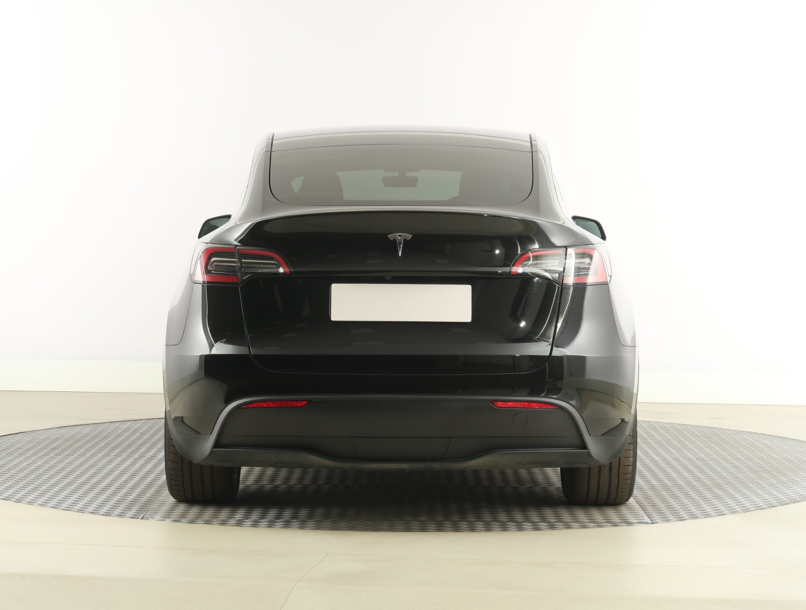 Tesla Model Y Standard Range – fotografie 6