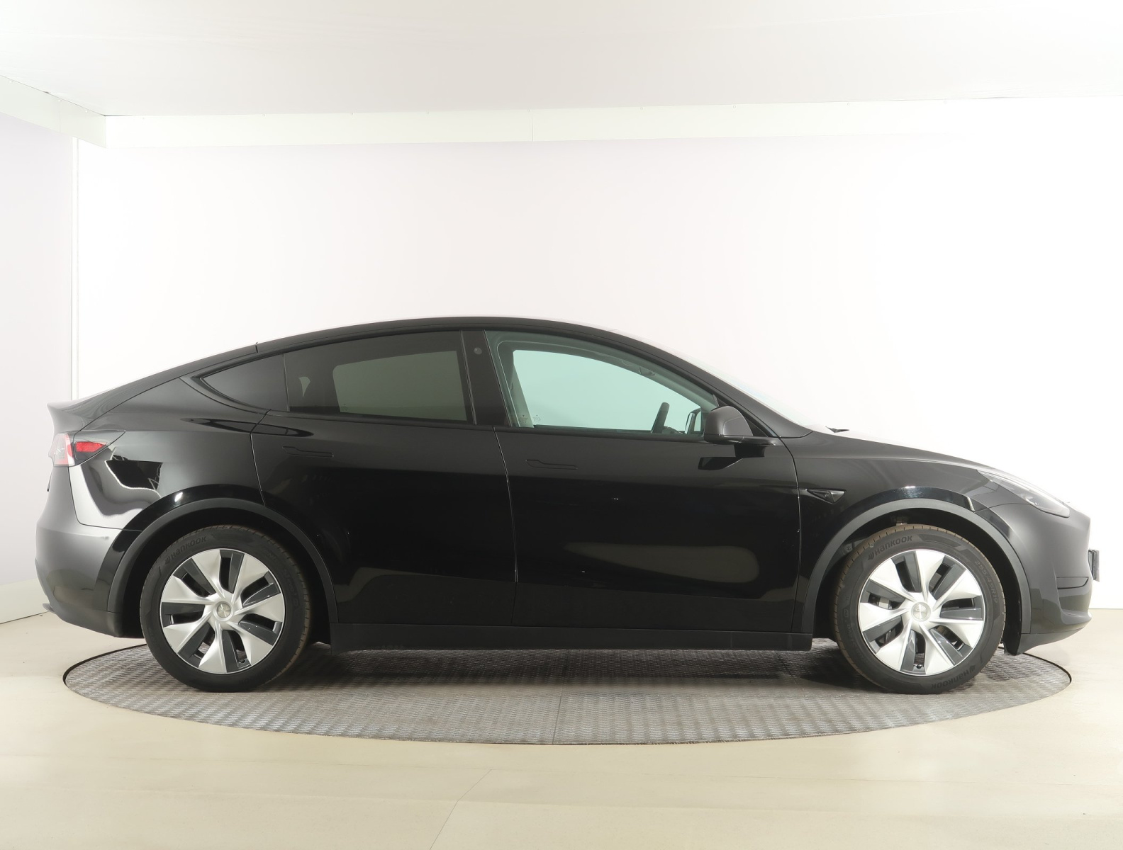Tesla Model Y Standard Range – fotografie 8
