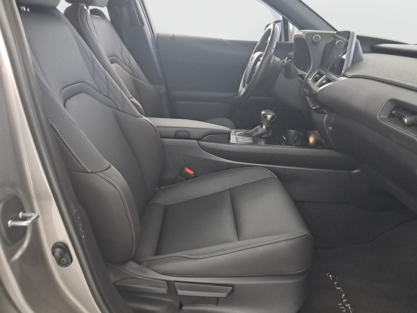 Lexus UX, 2023