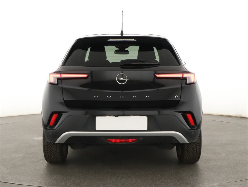 Opel Mokka-e, 2021