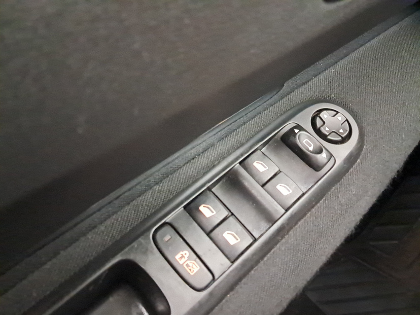 Peugeot 5008, 2012