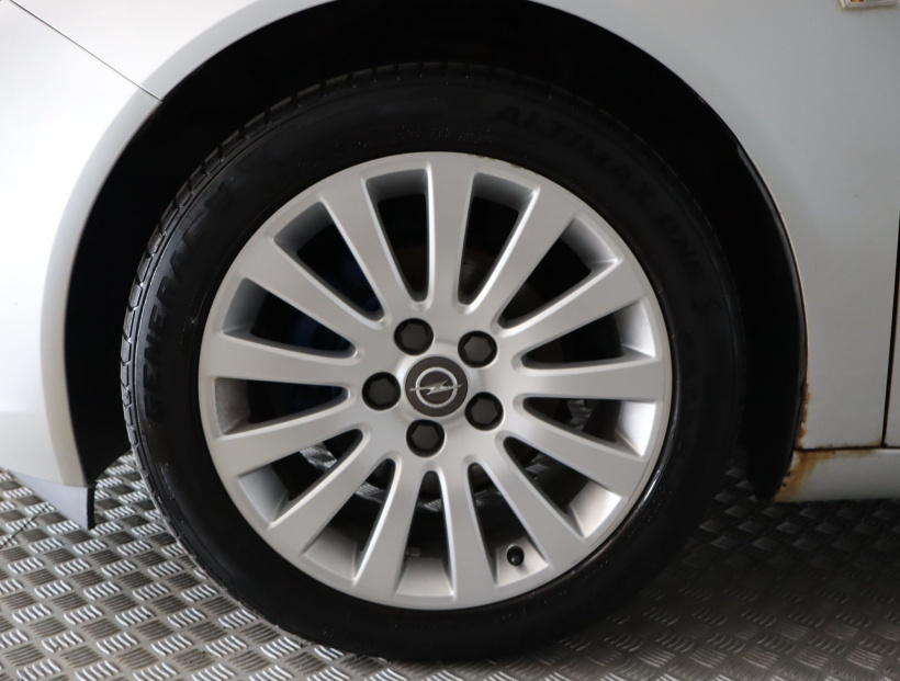 Opel Insignia, 2009
