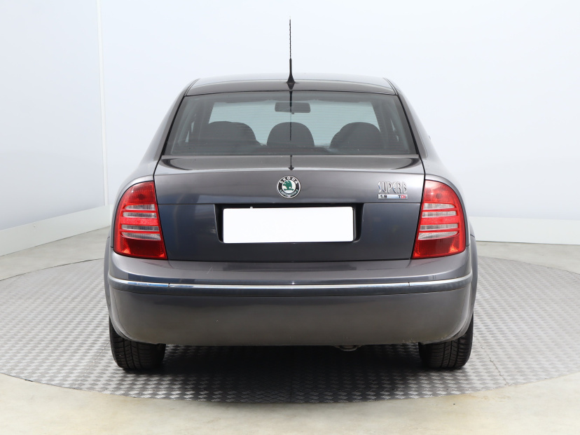 Škoda Superb, 2005