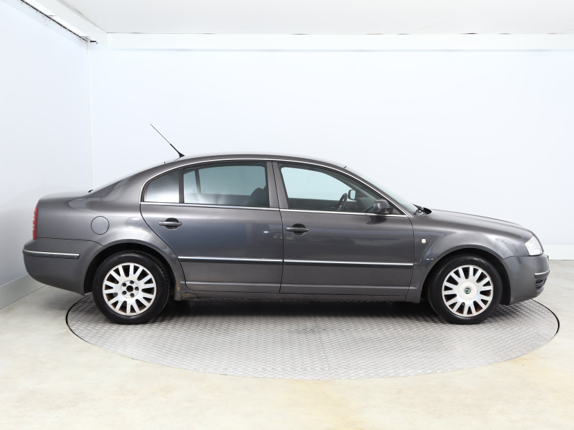 Škoda Superb, 2005