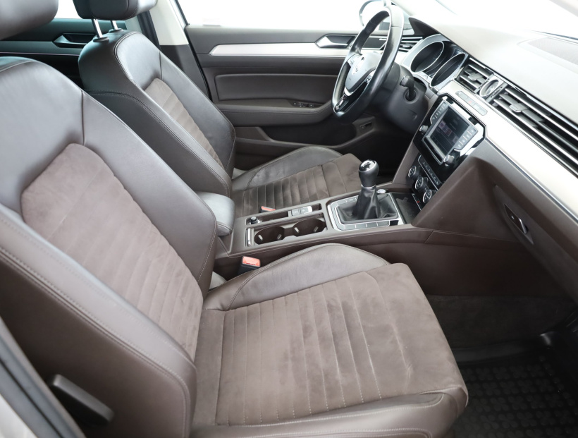 Volkswagen Passat, 2015