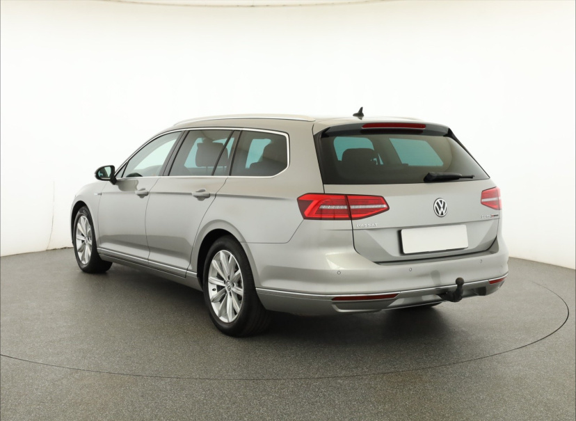 Volkswagen Passat, 2015