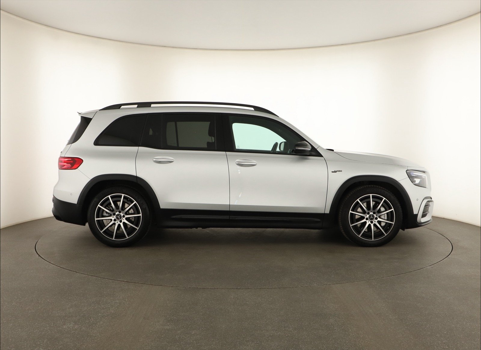 Mercedes-Benz GLB - 2024
