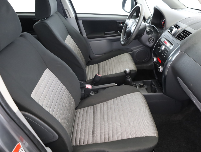 Suzuki SX4, 2010