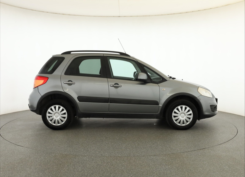 Suzuki SX4, 2010