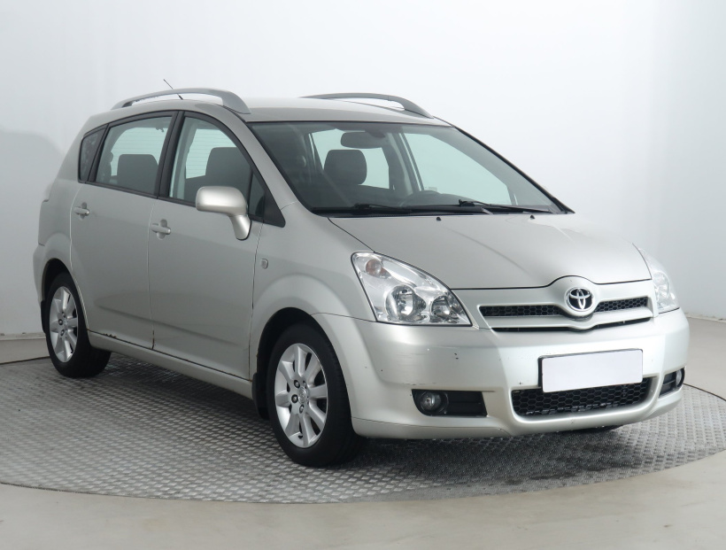 Toyota Corolla Verso, 2005