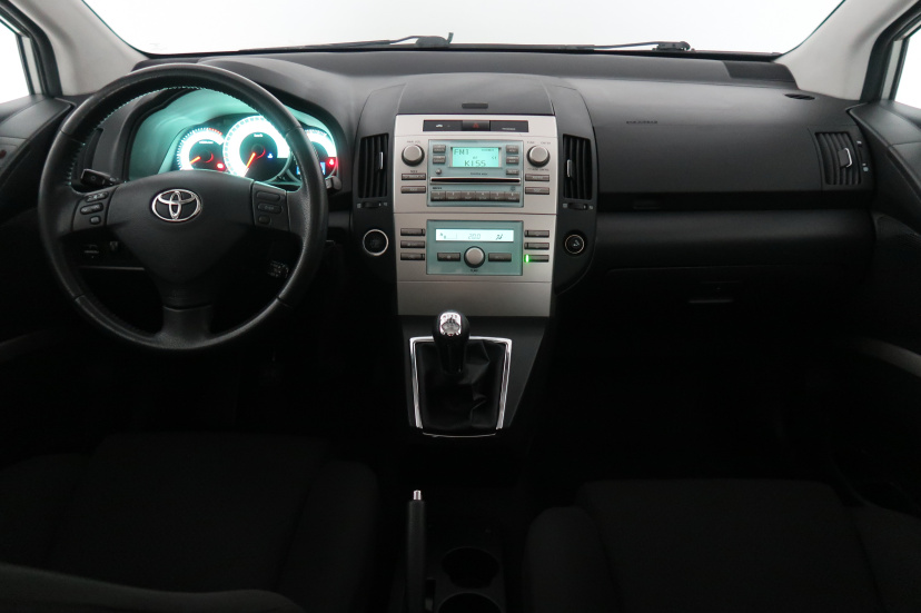 Toyota Corolla Verso, 2005