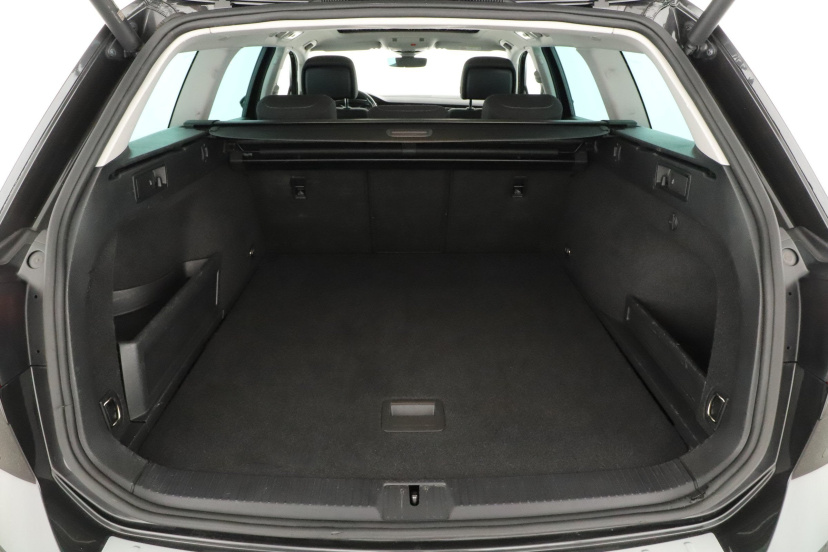 Volkswagen Passat, 2022