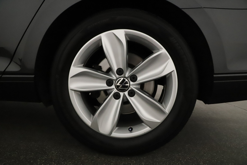 Volkswagen Passat, 2022