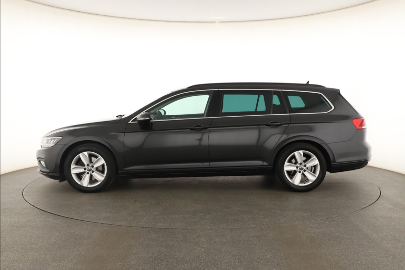 Volkswagen Passat, 2022