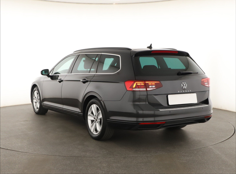 Volkswagen Passat, 2022