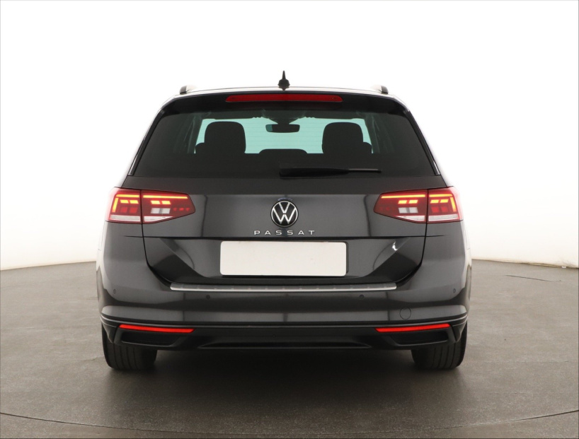Volkswagen Passat, 2022