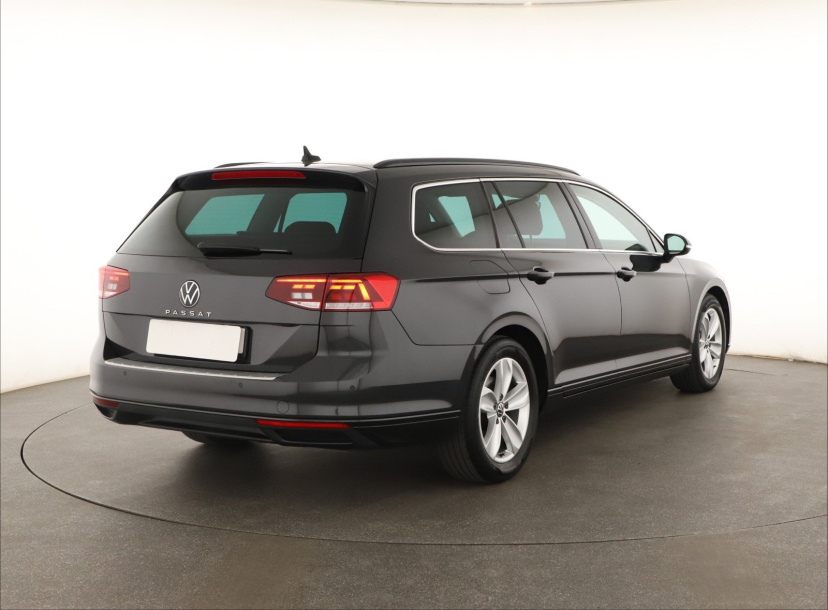 Volkswagen Passat, 2022
