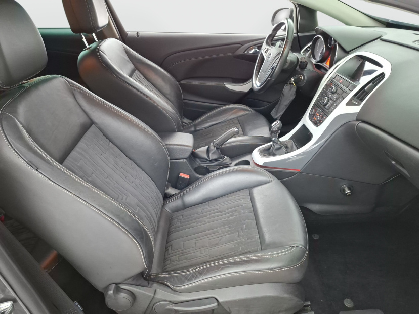 Opel Astra, 2011
