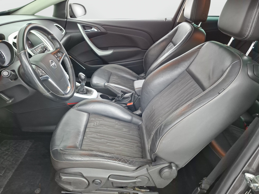 Opel Astra, 2011