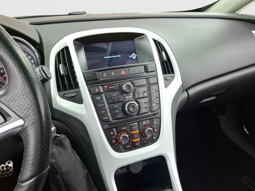 Opel Astra, 2011