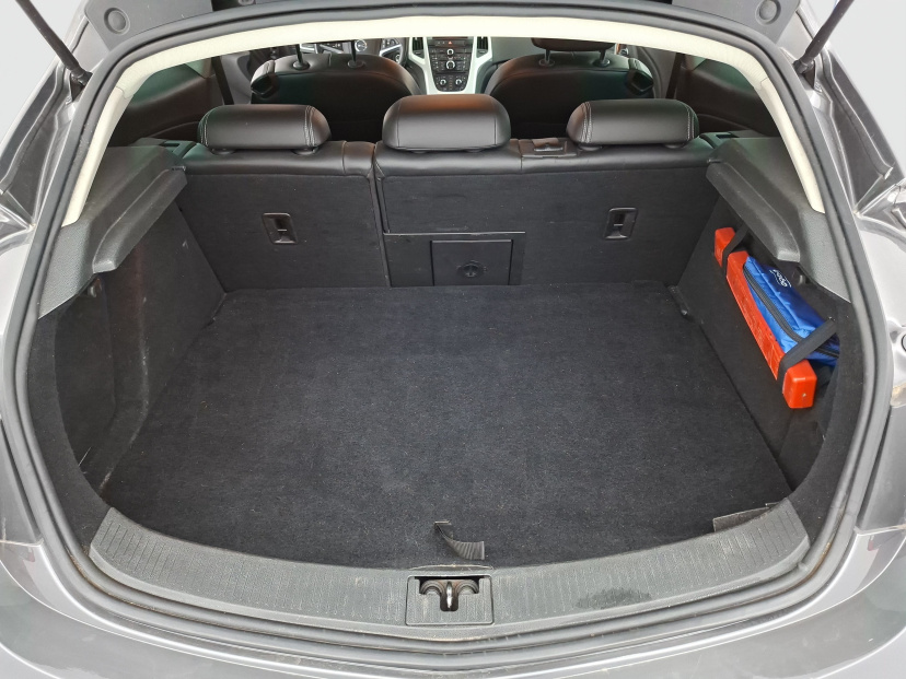 Opel Astra, 2011