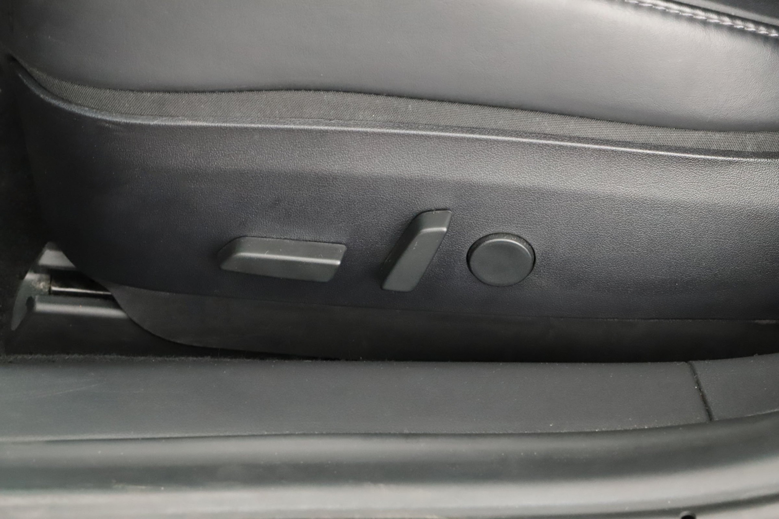 Tesla Model 3 Long Range AWD – fotografie 30