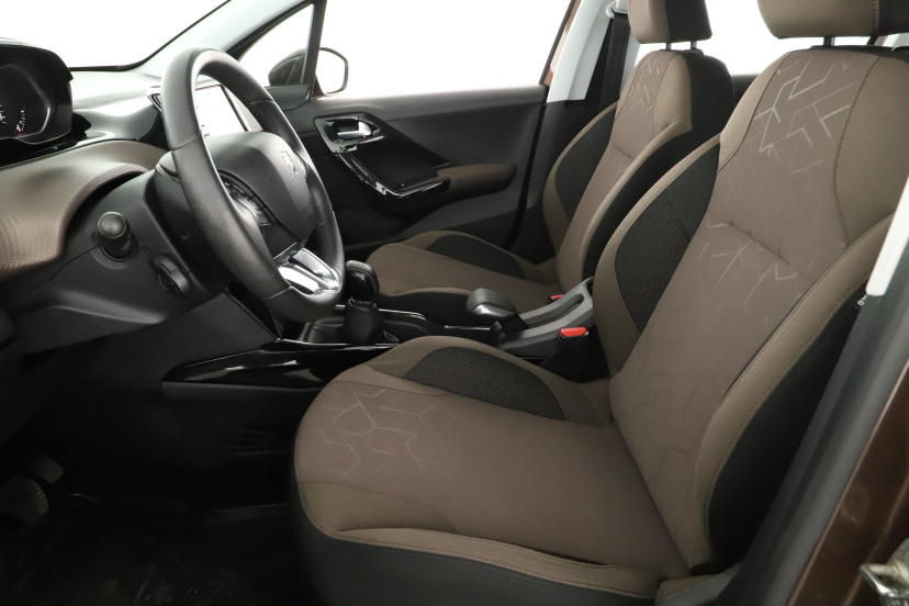 Peugeot 2008, 2013