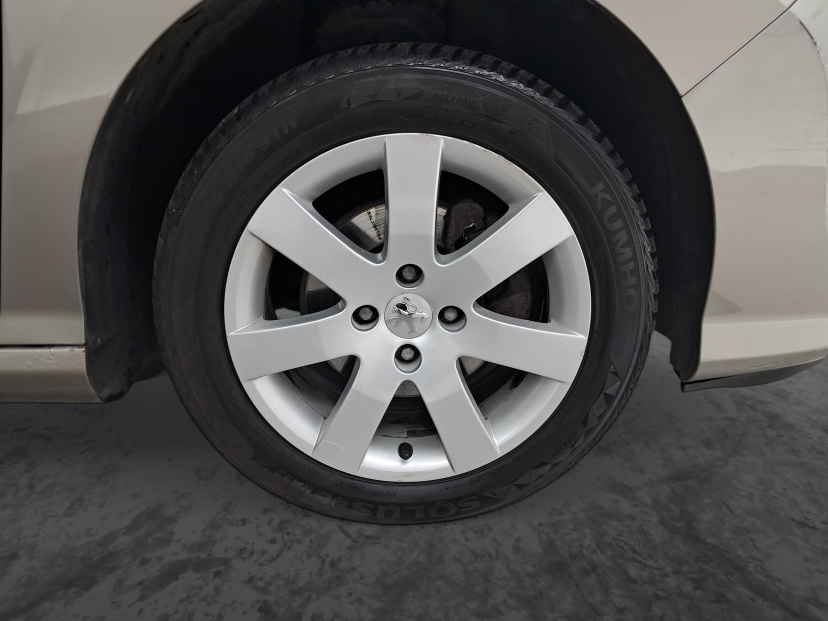 Peugeot 308, 2011