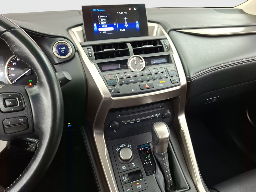 Lexus NX, 2015