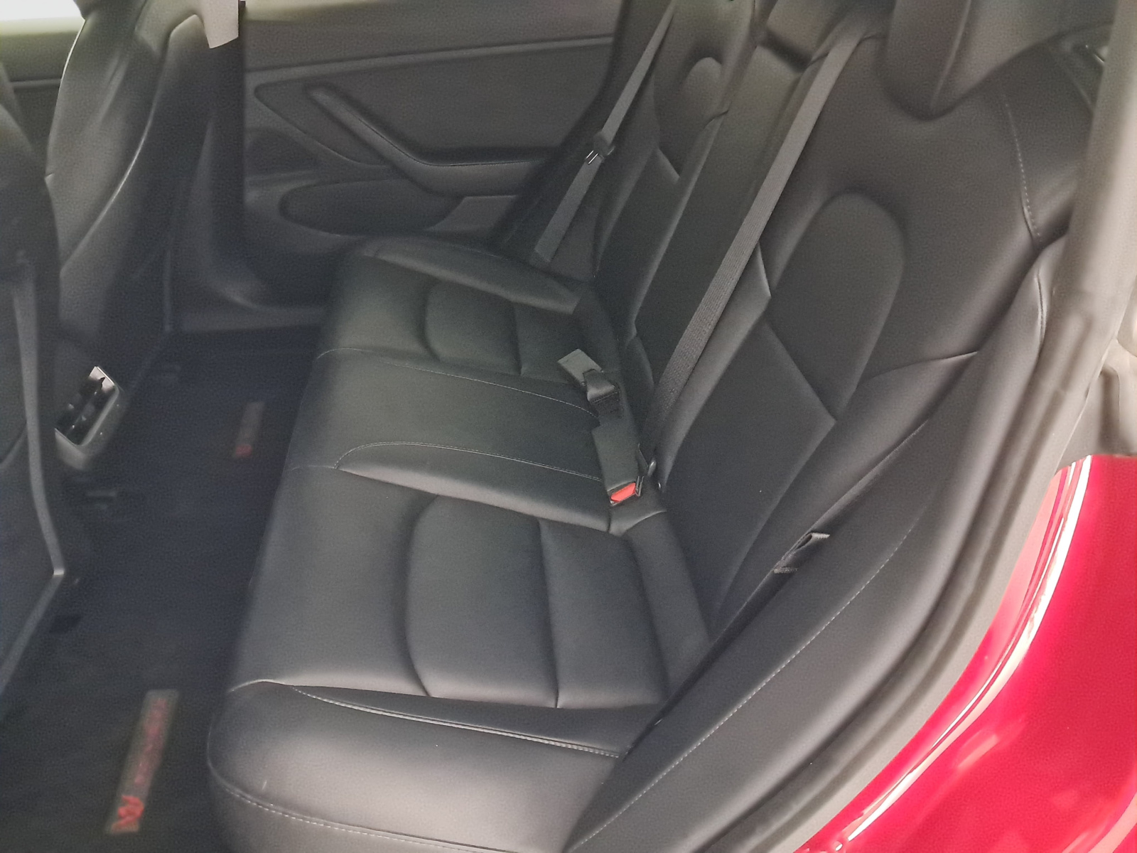 Tesla Model 3 Long Range AWD – fotografie 15
