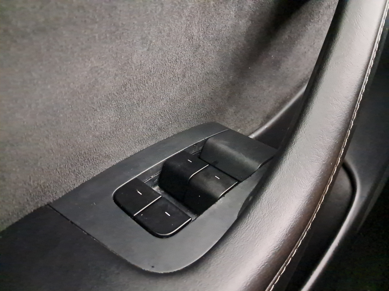 Tesla Model 3 Long Range AWD – fotografie 27