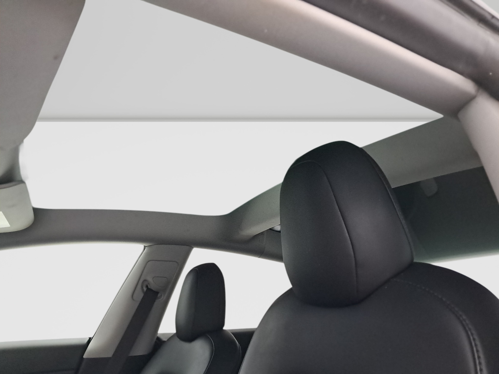 Tesla Model 3 Long Range AWD – fotografie 30