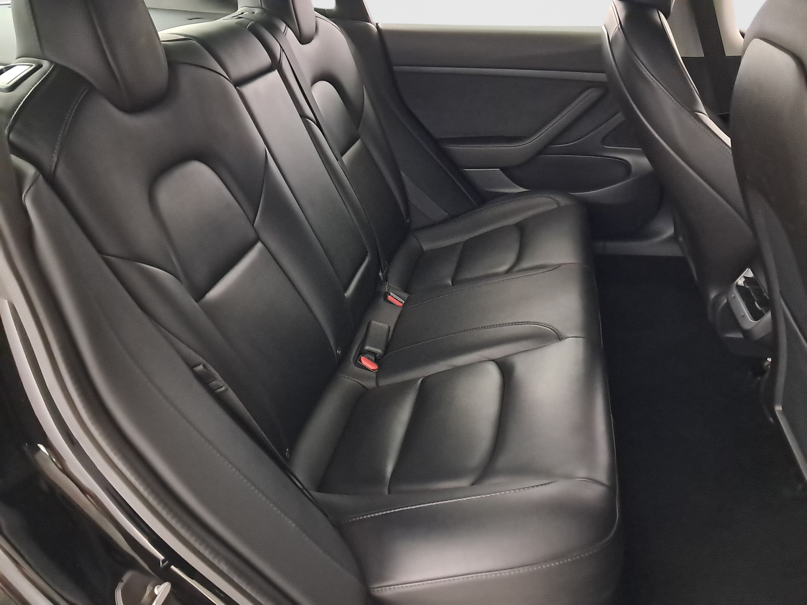 Tesla Model 3 Standard Range Plus – fotografie 13
