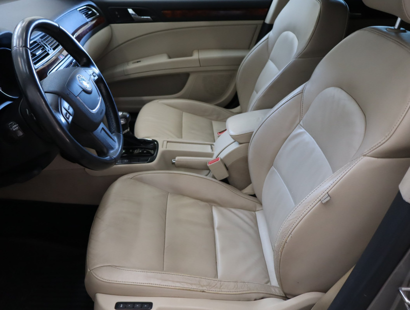 Škoda Superb, 2010