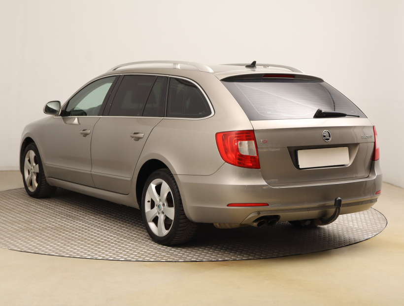 Škoda Superb, 2010