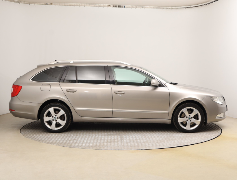 Škoda Superb, 2010