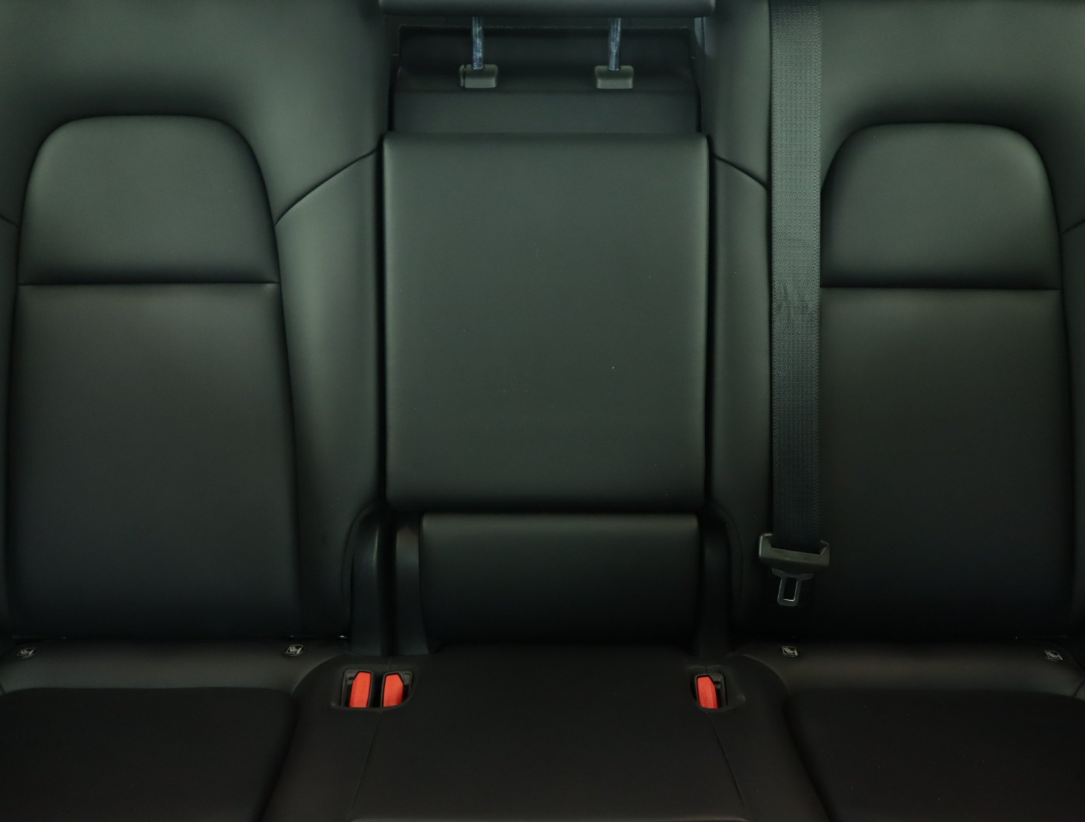 Tesla Model Y Long Range AWD – fotografie 14