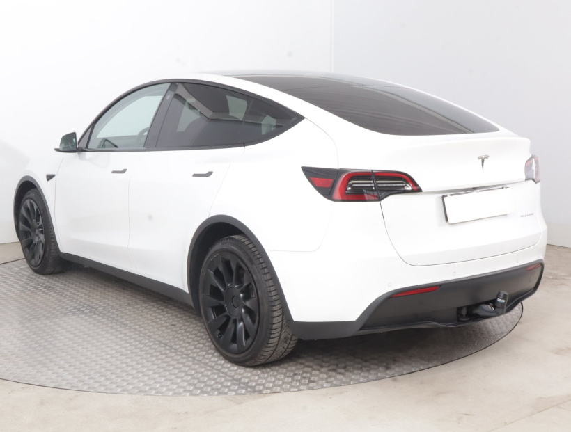Tesla Model Y, 2021