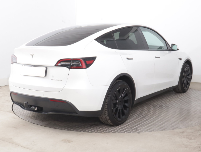 Tesla Model Y, 2021