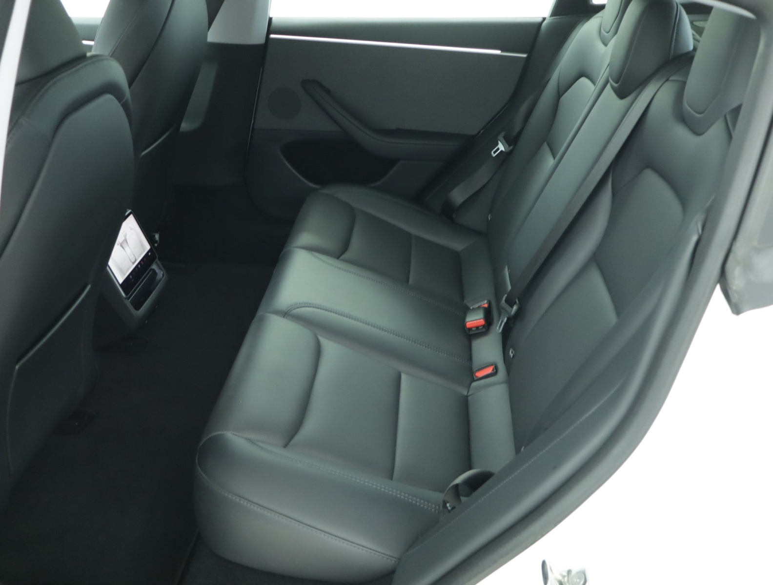 Tesla Model 3 Standard Range Plus – fotografie 15