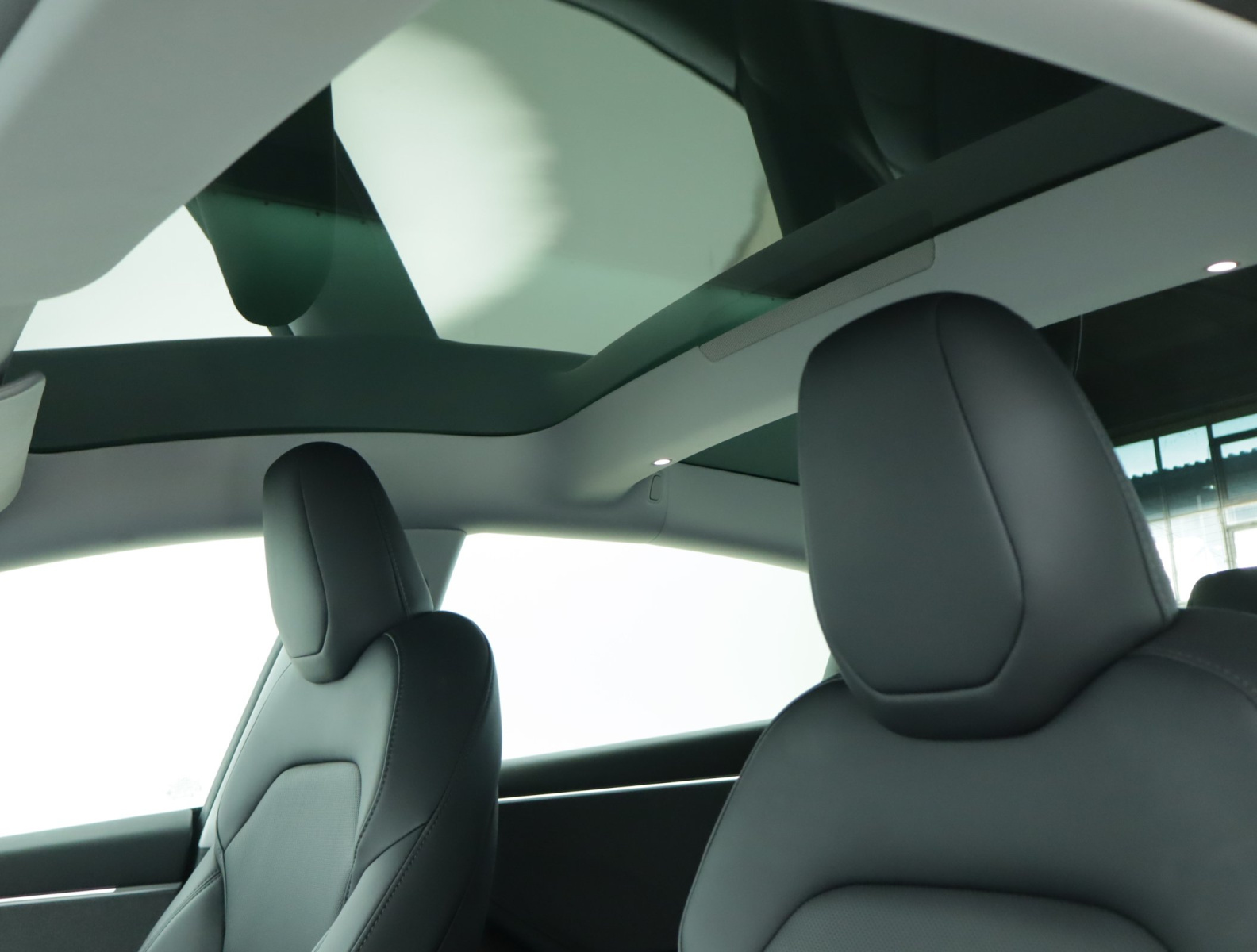Tesla Model 3 Standard Range Plus – fotografie 24