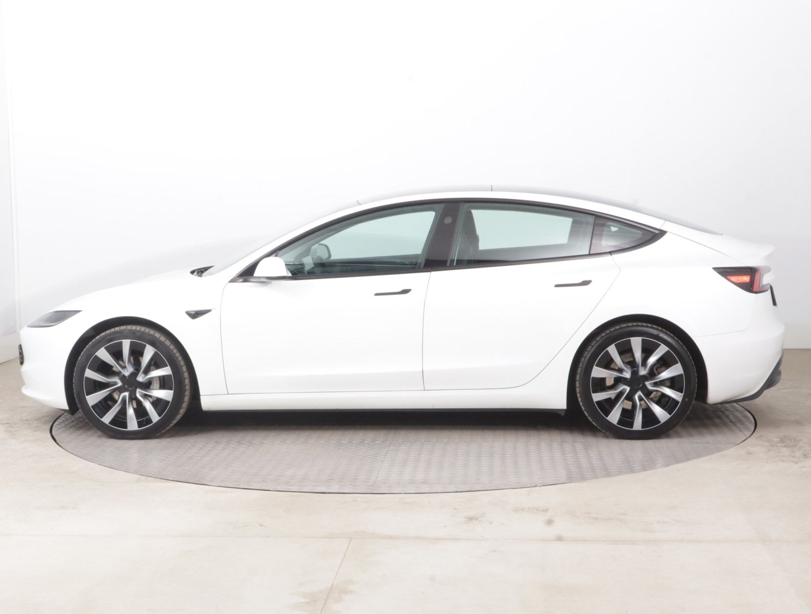 Tesla Model 3 - 2023