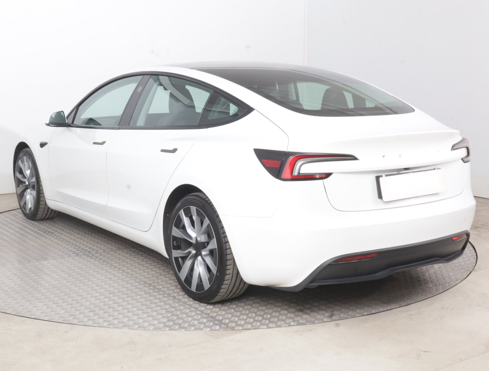 Tesla Model 3 - 2023