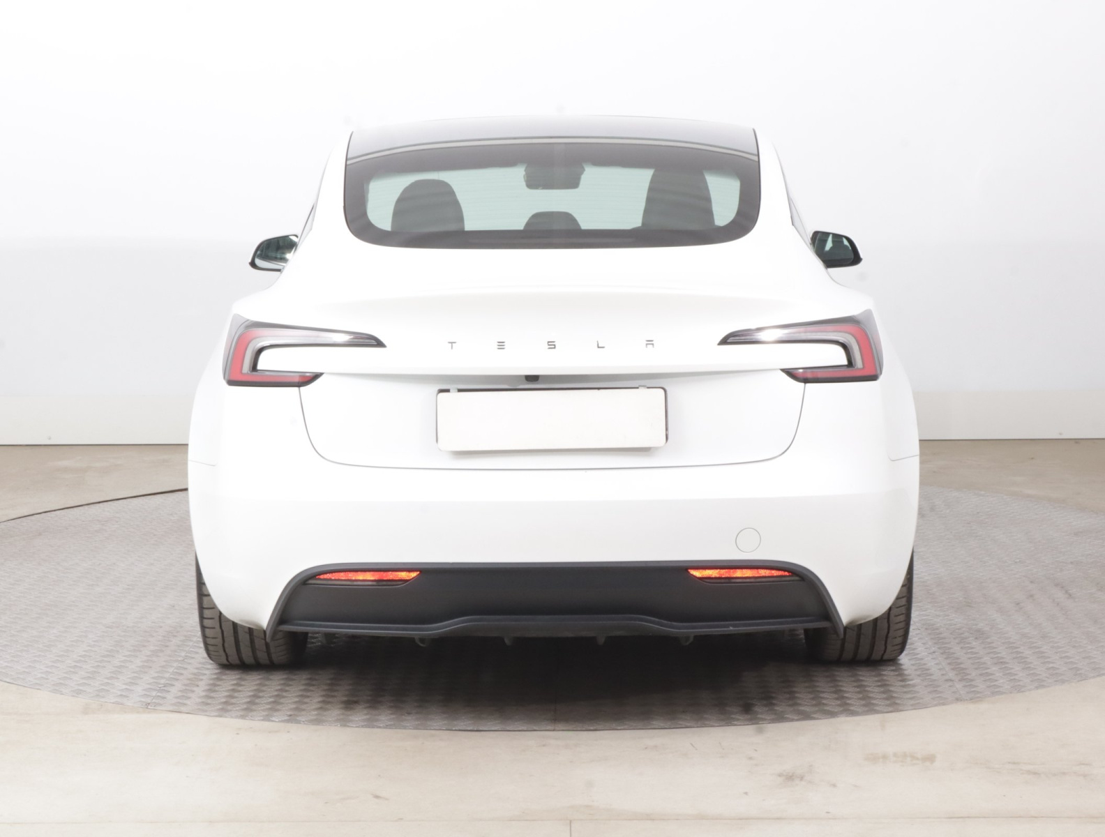 Tesla Model 3 Standard Range Plus – fotografie 6