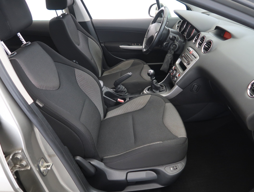 Peugeot 308, 2011